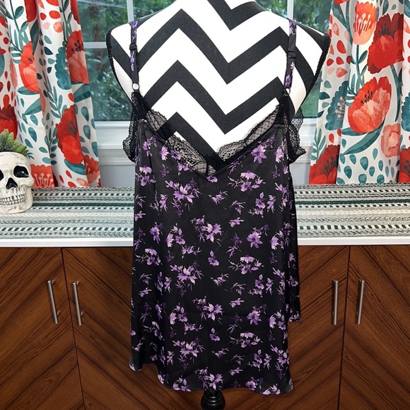 Torrid Floral Satin Lace Trim Cami Size 00 - Picture 6 of 11